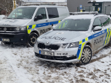Kus ledu z náklaďáku poškodil v Bohutíně osobní auto