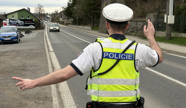 Policisté budou dnes na tisícovce míst v Česku měřit rychlost