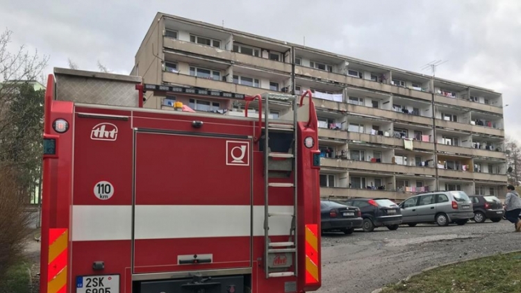 Dvě jednotky hasičů zasahují v příbramské ubytovně „Pod Čerťákem“