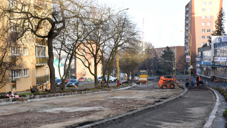 V Plzeňské ulici se pracuje na přípravě asfaltového povrchu. Křižovatka ul. Riegrova a Dvořákovo nábřeží se uzavře o týden dříve