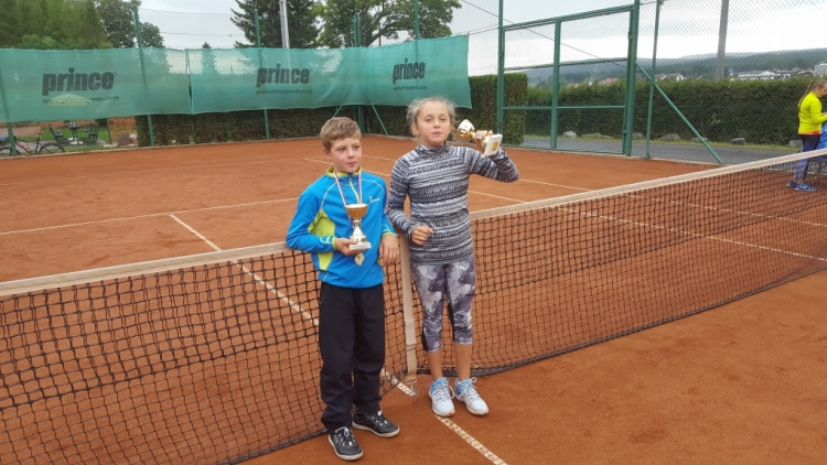 Věděli jste, že v Bohutíně hrají žáci tenisovou 1. ligu?