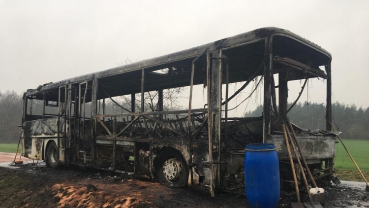 Aktuálně: Plameny zachvátily autobus
