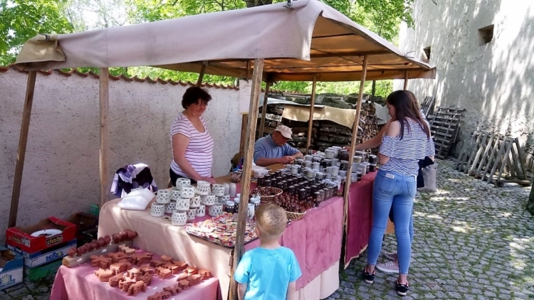 Včera mohli březničtí nakupovat na Podbrdském farmářském a řemeslném trhu