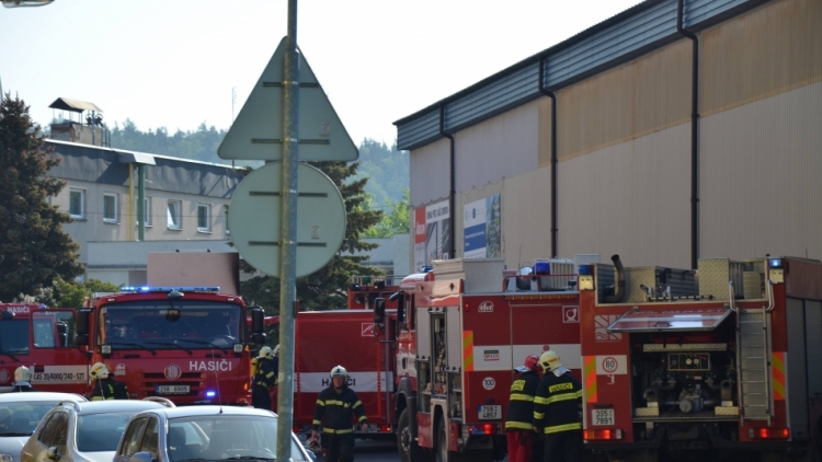 Aktuálně: Únik čpavku povolal hasiče na zimní stadion