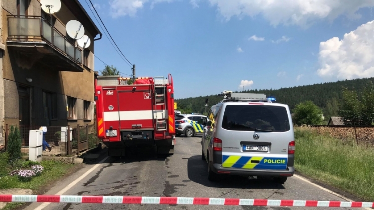 Právě teď: Došlo k tragické dopravní nehodě se smrtelnými následky, silnice v obci Čenkov je zcela uzavřena