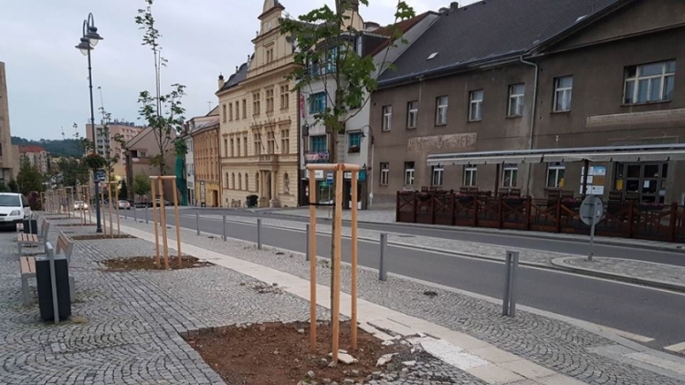 Stromy na náměstí TGM – na kolik vyšly a jak dlouho bude náměstí rozkopané? Na otázky odpověděl starosta Příbrami Ing. Jindřich Vařeka