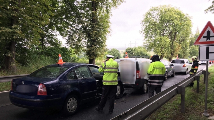 Aktuálně: Hromadná nehoda uzavřela jízdní pruh na Strakonické, tvoří se dlouhé kolony