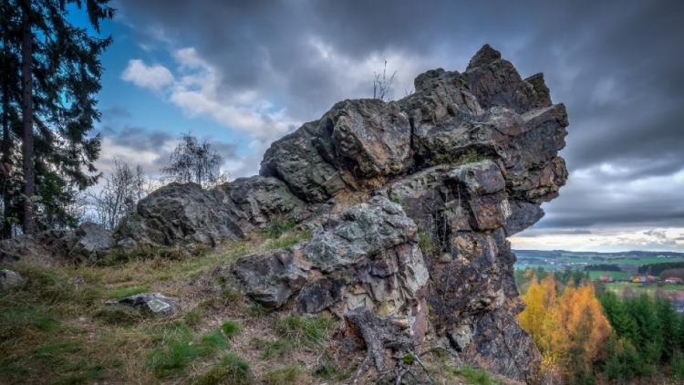 Naučná stezka povede kolem Draka v Žežických skalách