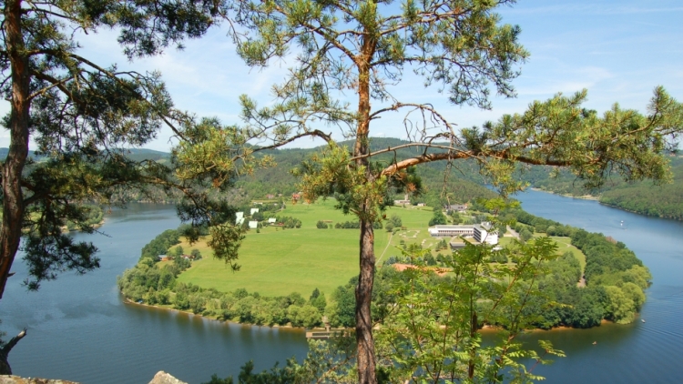 Naučná stezka Drbákov - Albertovy skály nabízí jedinečné výhledy na Vltavu