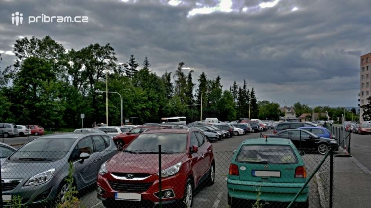 Parkování na Drkolnově se dočká veřejného slyšení