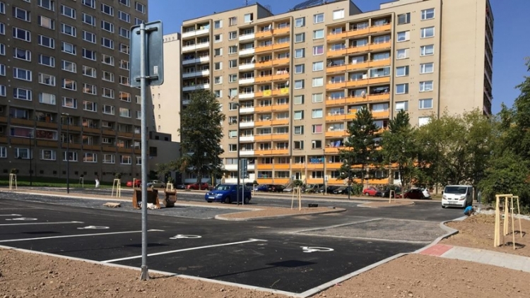 Parkoviště v Čechovské ulici čeká na otevření