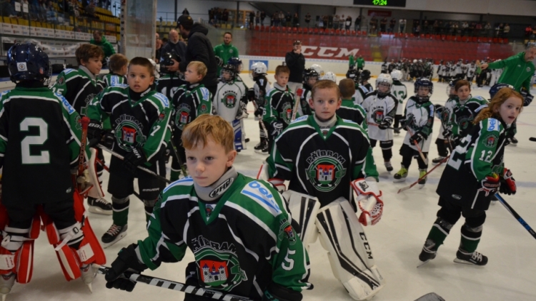 Sezónu ledního hokeje zahájilo 230 malých i velkých hokejistů
