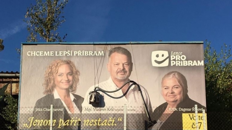 Foto dne: Někteří občané vyjadřují své preference rovnou na billboardech příslušných stran