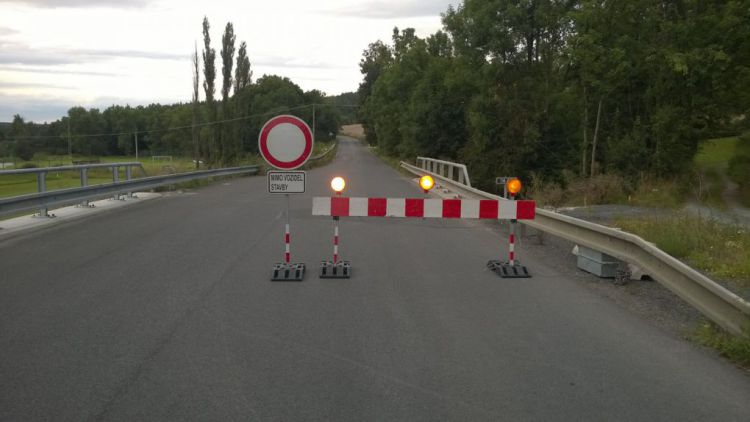 Silnice do Hluboše bude hotová až za půl roku