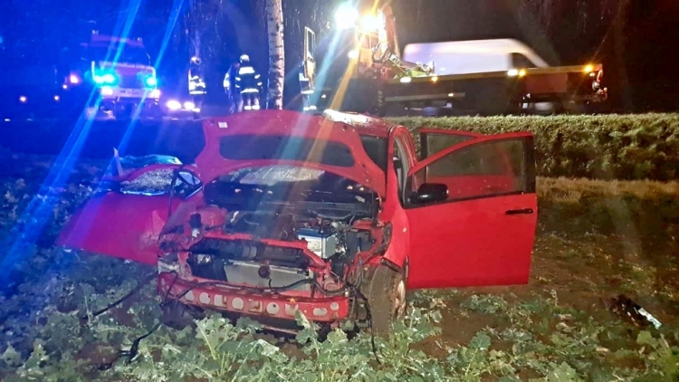 Po nárazu do stromu zemřel řidič Toyoty