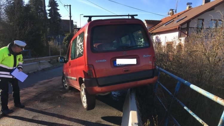 Aktuálně: Havárie Citroënu povolala hasiče do Rosovic