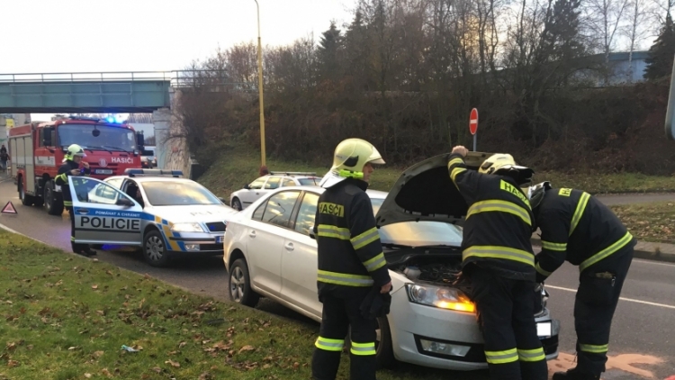 Aktuálně: Po střetu dvou vozidel kolabuje doprava na Flusárně