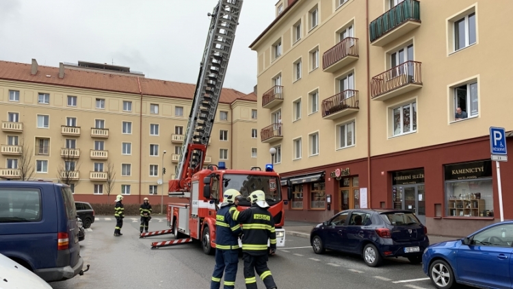 Aktuálně: Silný vítr zaměstnává hasiče