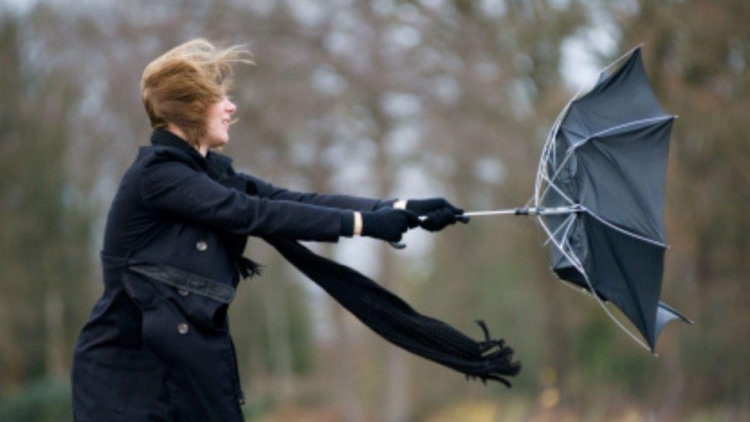 Meteorologové varují před silným větrem