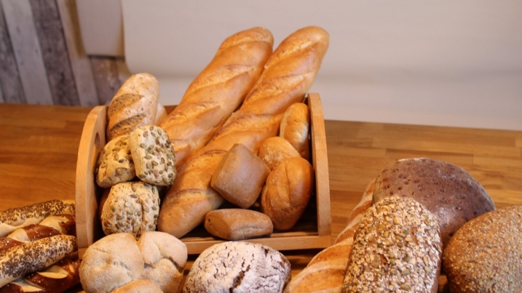 Ukradený chlebník a zdroj k ohradníku