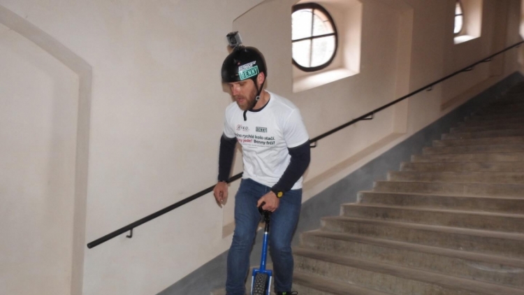 Rekordman Petr Beneš zdolal na jednokolce svatohorské schody