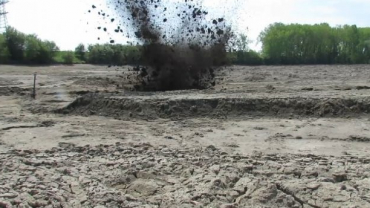 Nalezený protipancéřový granát v rybníku zaměstnal pyrotechnika