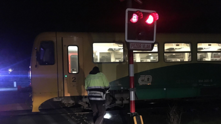 Sebevražda se šťastným koncem: Muž přežil srážku s vlakem!