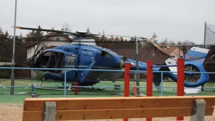 Policie by měla znát škodu na havarovaném vrtulníku do měsíce