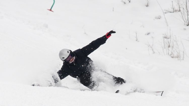 Do středočeských lyžařských areálů míří denně stovky lidí