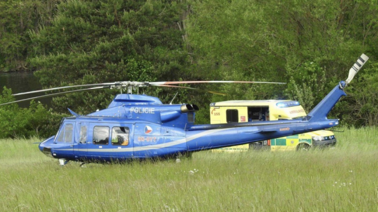 Aktuálně: Pro zraněnou horolezkyni letěl záchranářský vrtulník