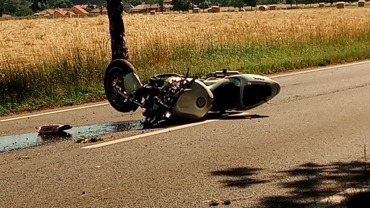 Vážná dopravní nehoda motorkáře u Vysoké Pece. Na místě přistává vrtulník