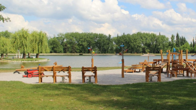 Včera bylo vodní hřiště na Nováku opraveno, dnes musel jeho provozovatel opět ohlásit jeho uzavření