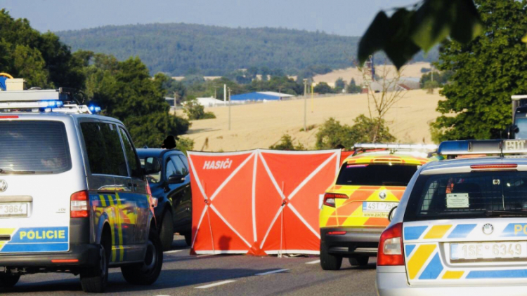 Aktuálně: Smrtelná havárie motorkáře uzavřela silnici u Drásova, přivolaný vrtulník odlétá prázdný