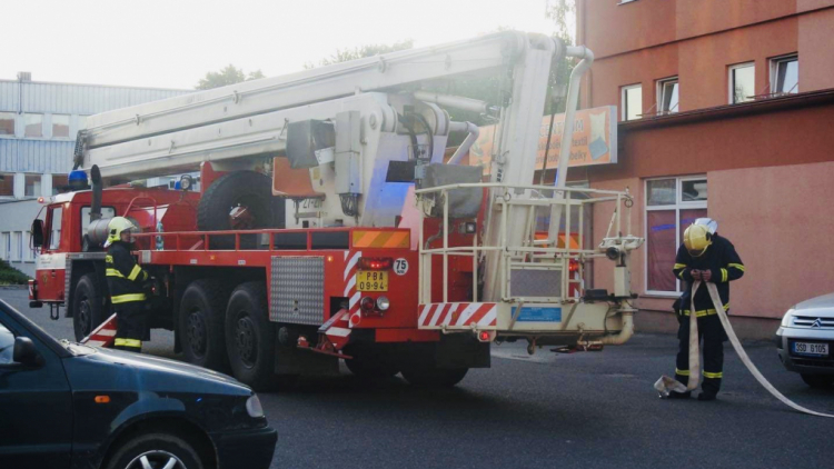 Čtyři jednotky hasičů likvidovaly požár ubytovny