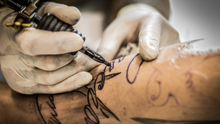 Tetování stoupá v oblibě, líbí se více než polovině lidí