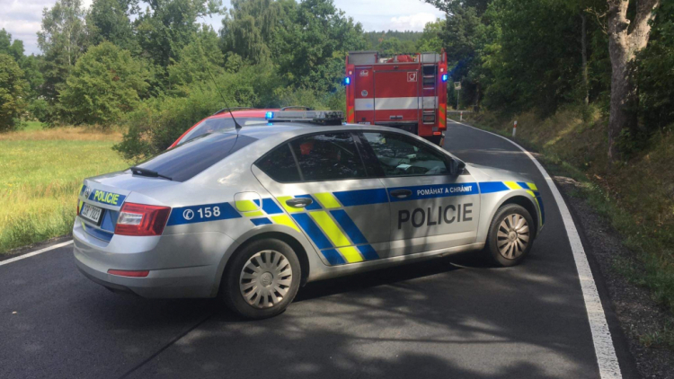 Vážná nehoda motorkáře uzavřela silnici u obce Trhové Dušníky