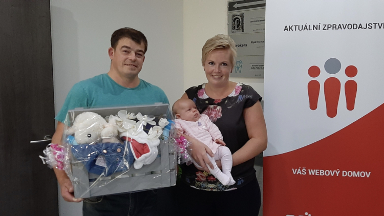 Navštívila nás malá Adrianka, vítězka červencové soutěže o nejkrásnější miminko