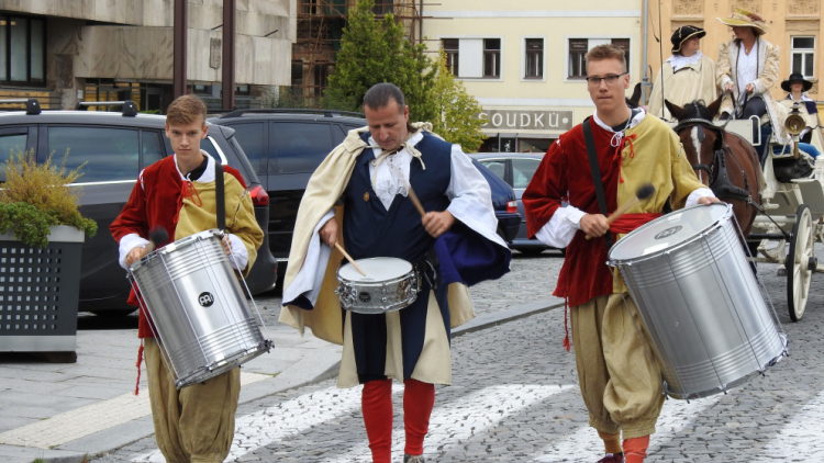 Svatohorská Šalmaj: Den plný hudby, tanců, loutek a šermu