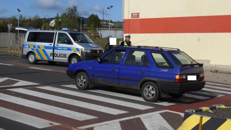 U Kauflandu srazilo auto chodkyni na přechodu