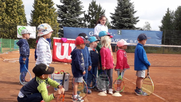 Příbramský tenisový klub Roja nedostal dotaci, přesto děti o vánoční turnaj nepřijdou