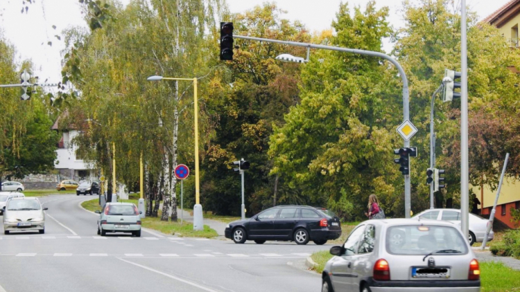 Oprava semaforu v Žežické se protáhne až do října