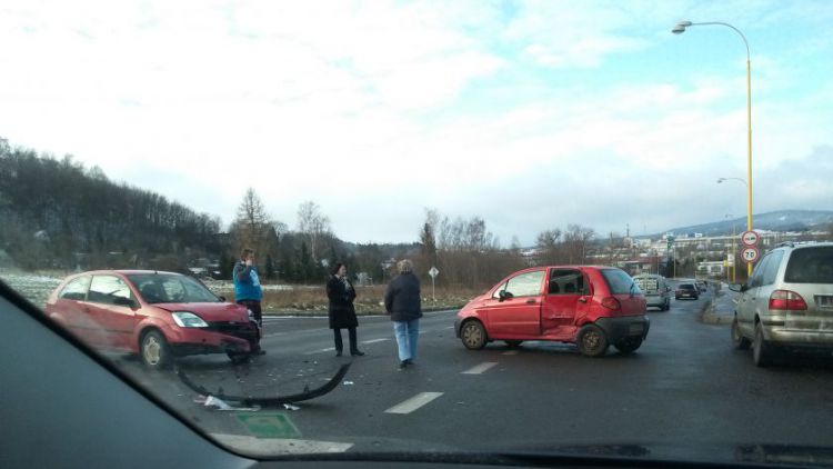 Na Evropské se srazila dvě auta