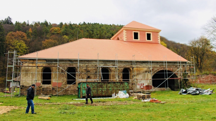 V Jincích dokončili rekonstrukci střechy na huti Barbora