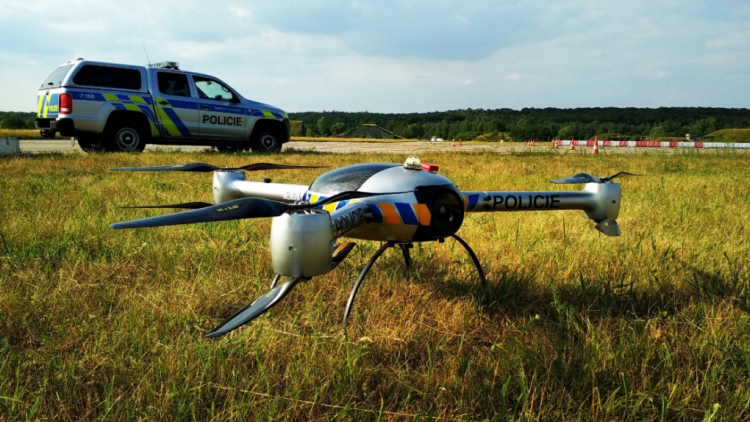 Policejní drony pomáhají v náročných podmínkách, kdy nelze použít klasickou techniku či vrtulníky