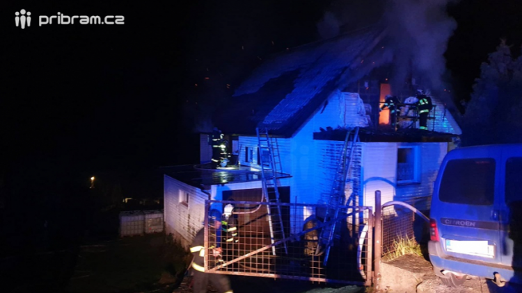 Plameny napáchaly třímilionovou škodu na rodinném domě. Obec vyhlásila veřejnou sbírku