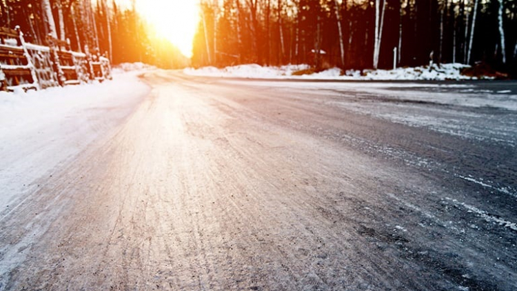 Meteorologové varují: Ledovka pokryje silnice, očekávejte komplikace v dopravě