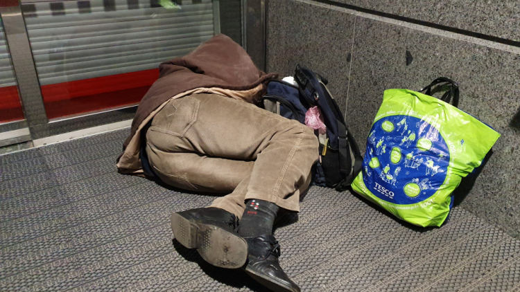 Bezdomovec: Chlastám, abych přežil mrazy, pomoc nepotřebuji