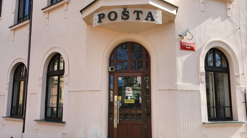Česká pošta omezuje otvírací dobu pro klienty