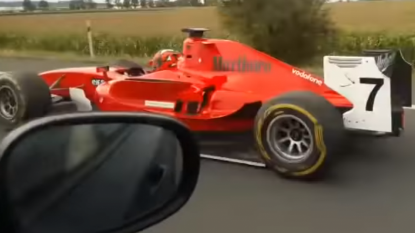 Řidič formule se vyhnul zákazu řízení. Identifikaci znemožnila helma