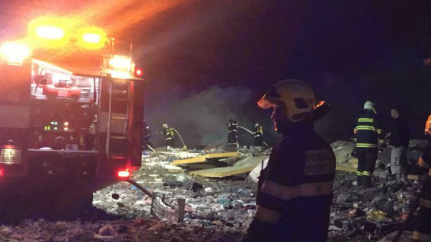 V Chrástu na Příbramsku hořela skládka s odpady, požár likvidovaly tři hasičské jednotky